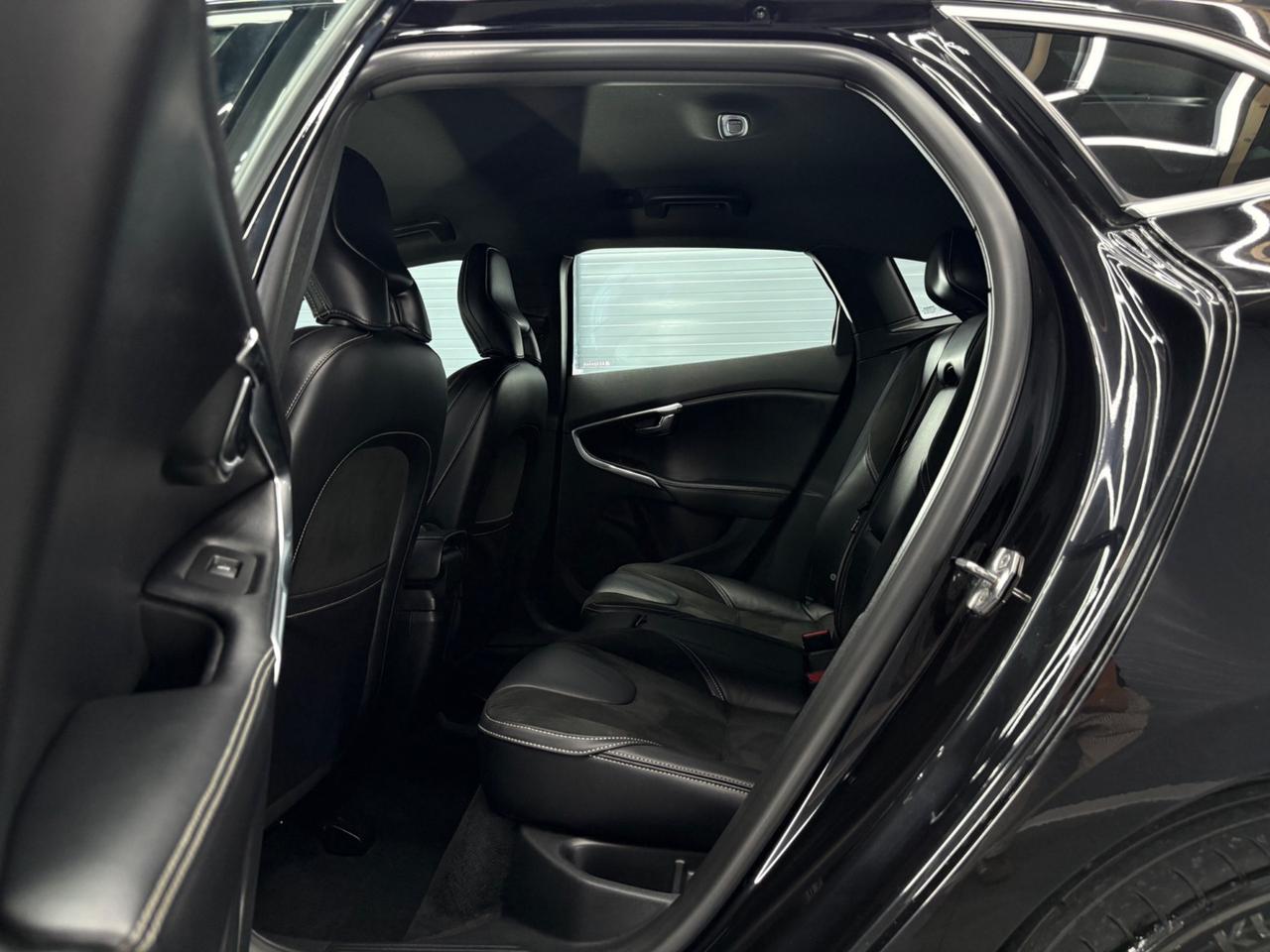 Volvo V40 D4 R-design Momentum