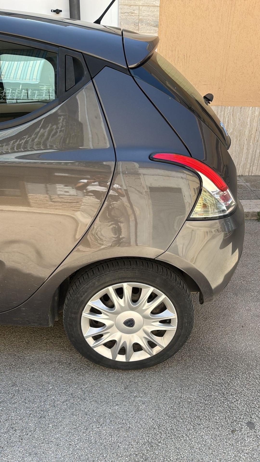 Lancia Ypsilon 1.3 MJT 16V 95 CV 5 porte S&S Silver