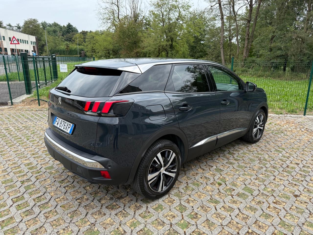 Peugeot 3008 BlueHDi 130 S&S EAT8 Allure*Automatik*Pelle*Navi