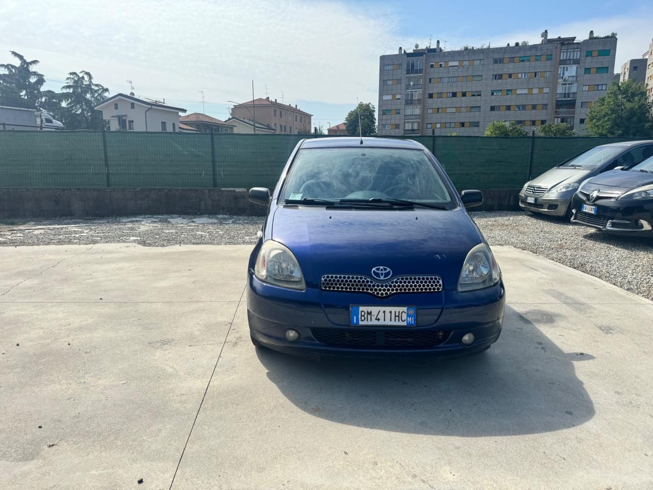 Toyota Yaris 1.0i 16V cat 5 porte Sol benzina neopatentati