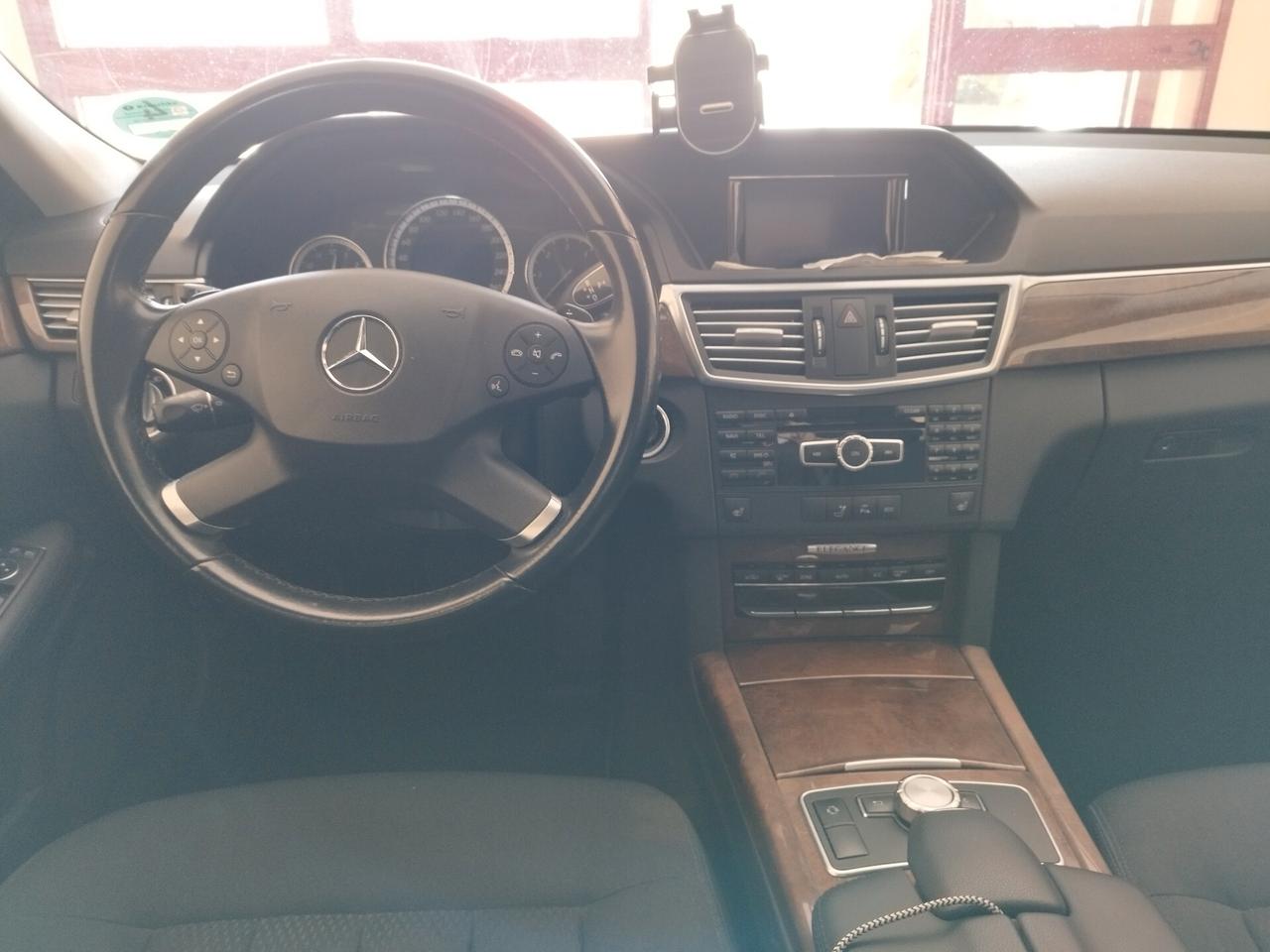 Mercedes-benz E 220 CDI BlueEFFICIENCY Elegance
