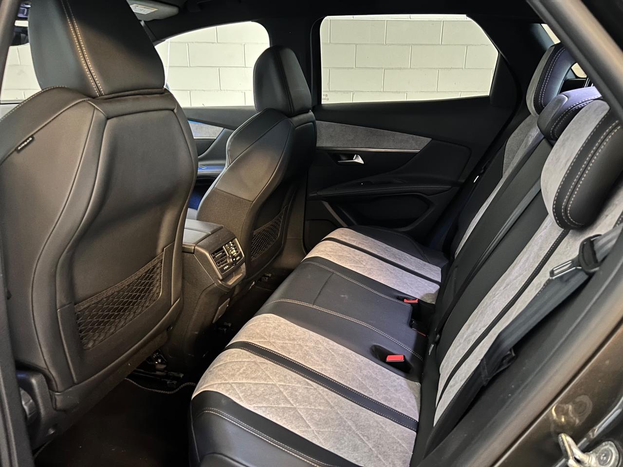 Peugeot 3008 Hybrid4 300 e-EAT8 GT