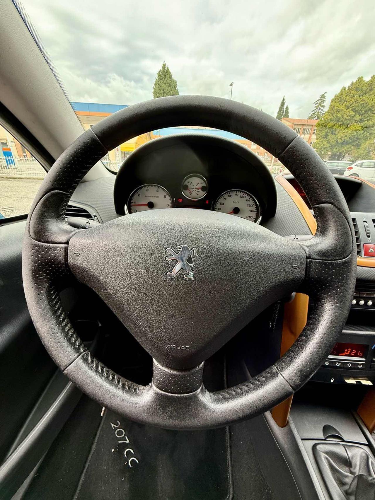 PEUGEOT 207 1.6 VTi 120CV CC Féline