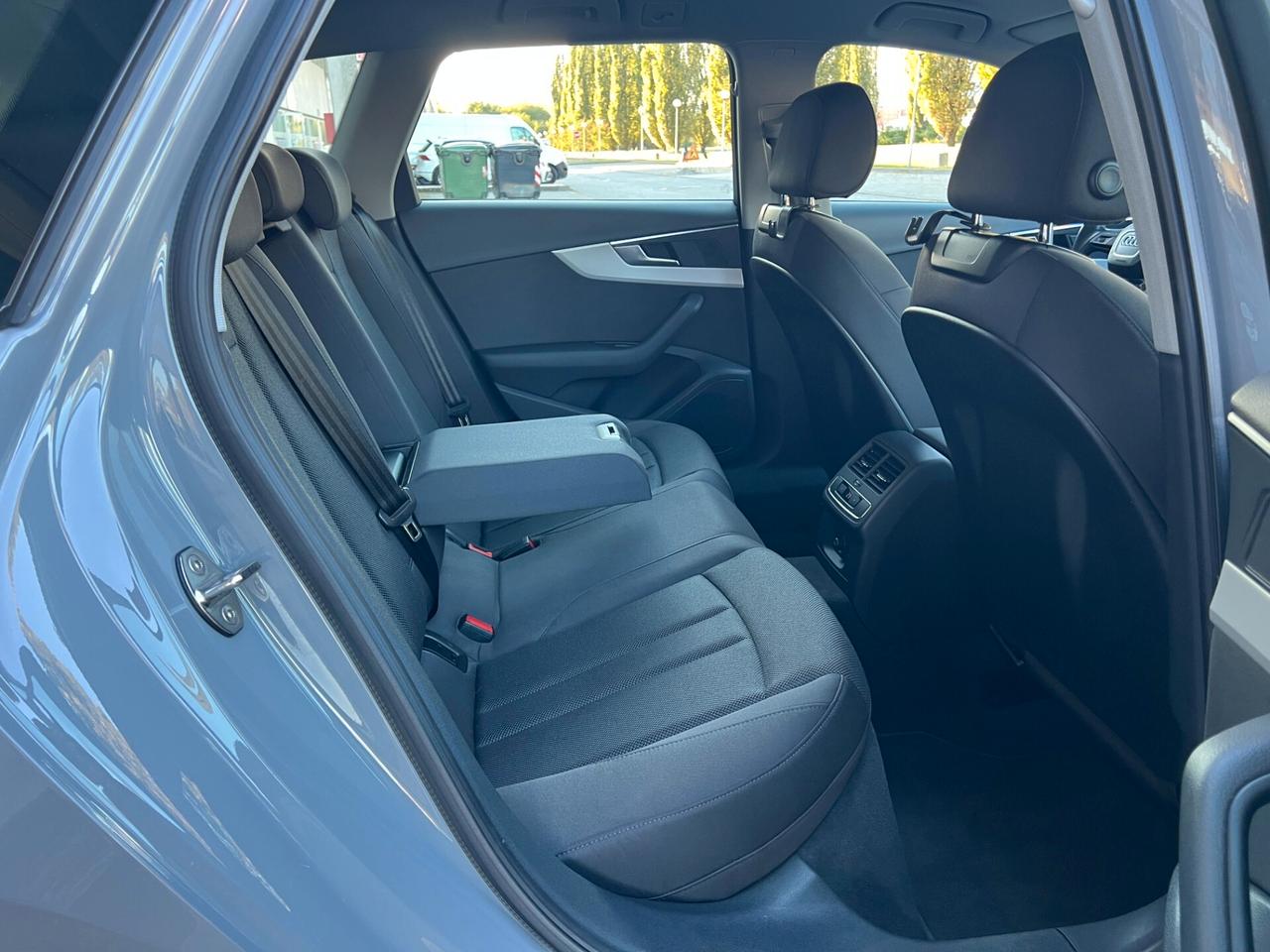 Audi A4 Avant 40 TDI quattro S tronic Business
