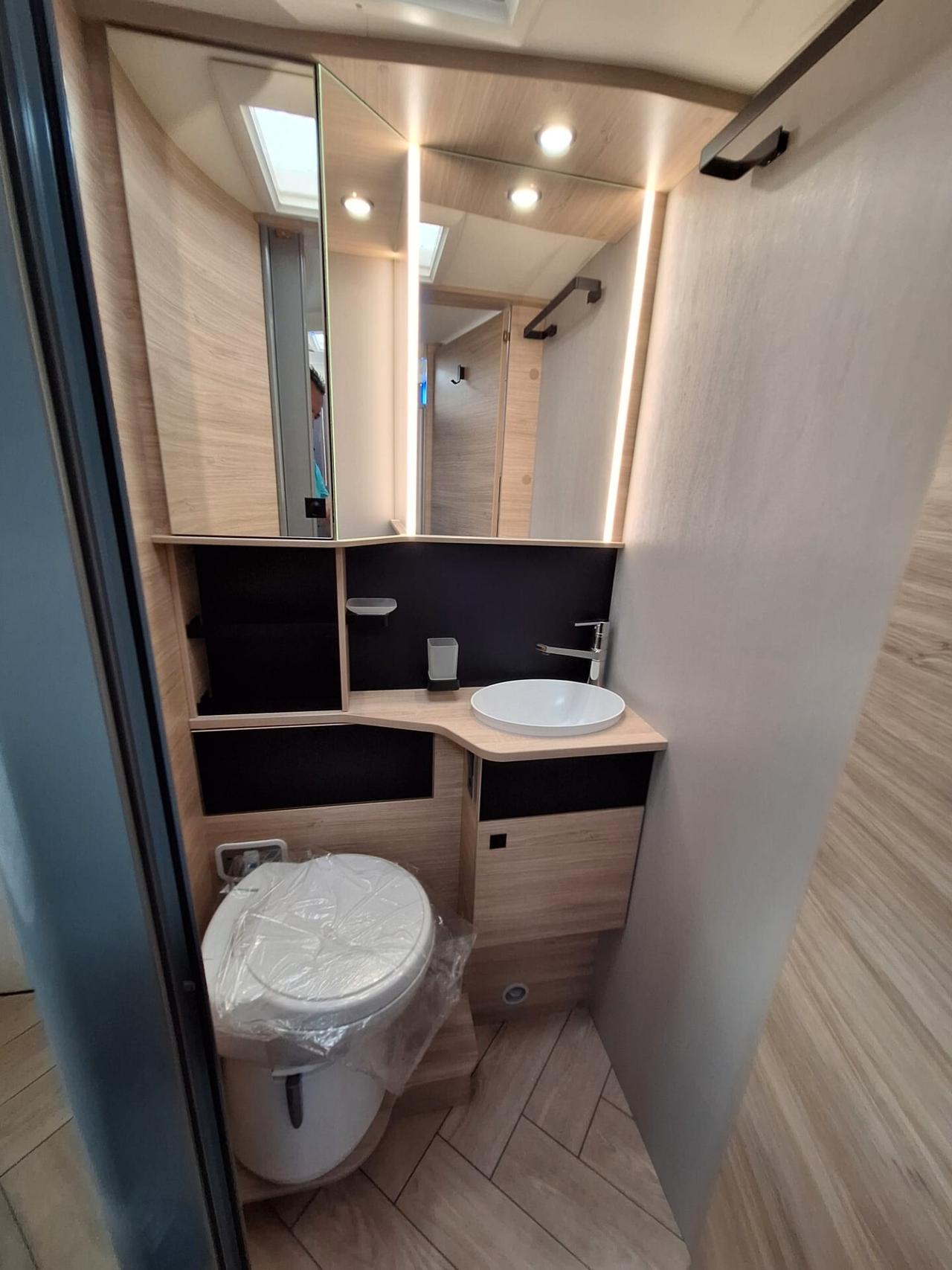Challenger 3048 MOTORHOME € 86.900 cambio automatico -extra accessoriato letto nautico