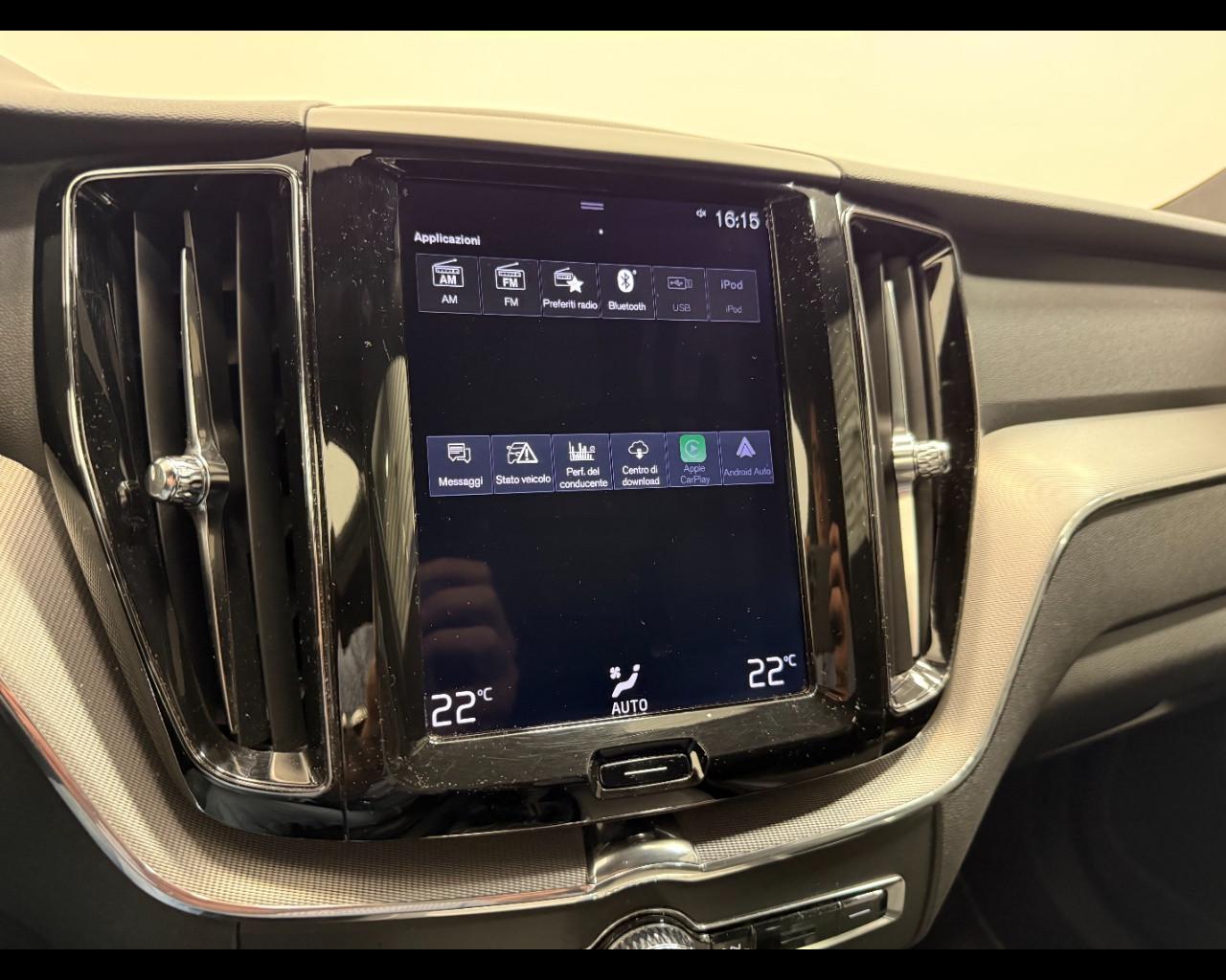 VOLVO XC60 D4 R DESIGN