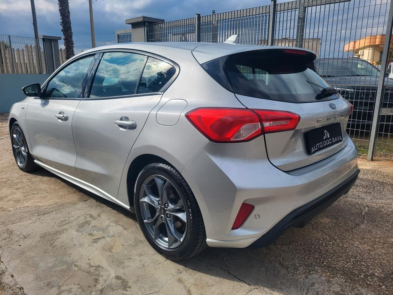 Ford Focus 1.5 Tdci 120 CV 5p. ST-Line+Fari Led+Cerchi 17...