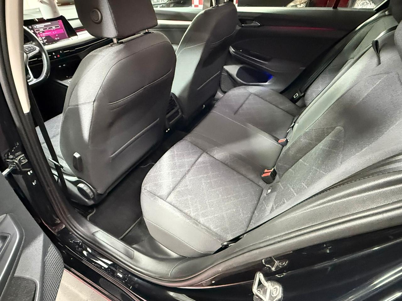 Volkswagen Golf 8 DSG 2.0 150cv BlueMotion - 2020