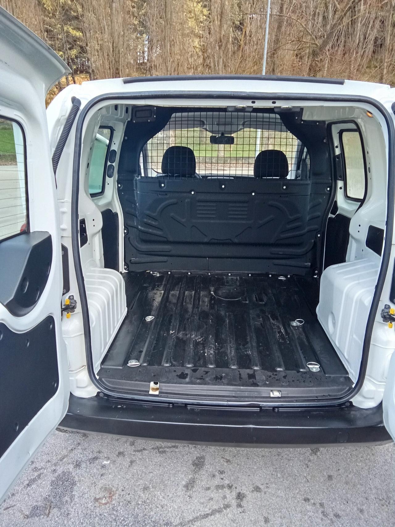 Fiat Fiorino 1.3 MJT 80CV Cargo e6 021