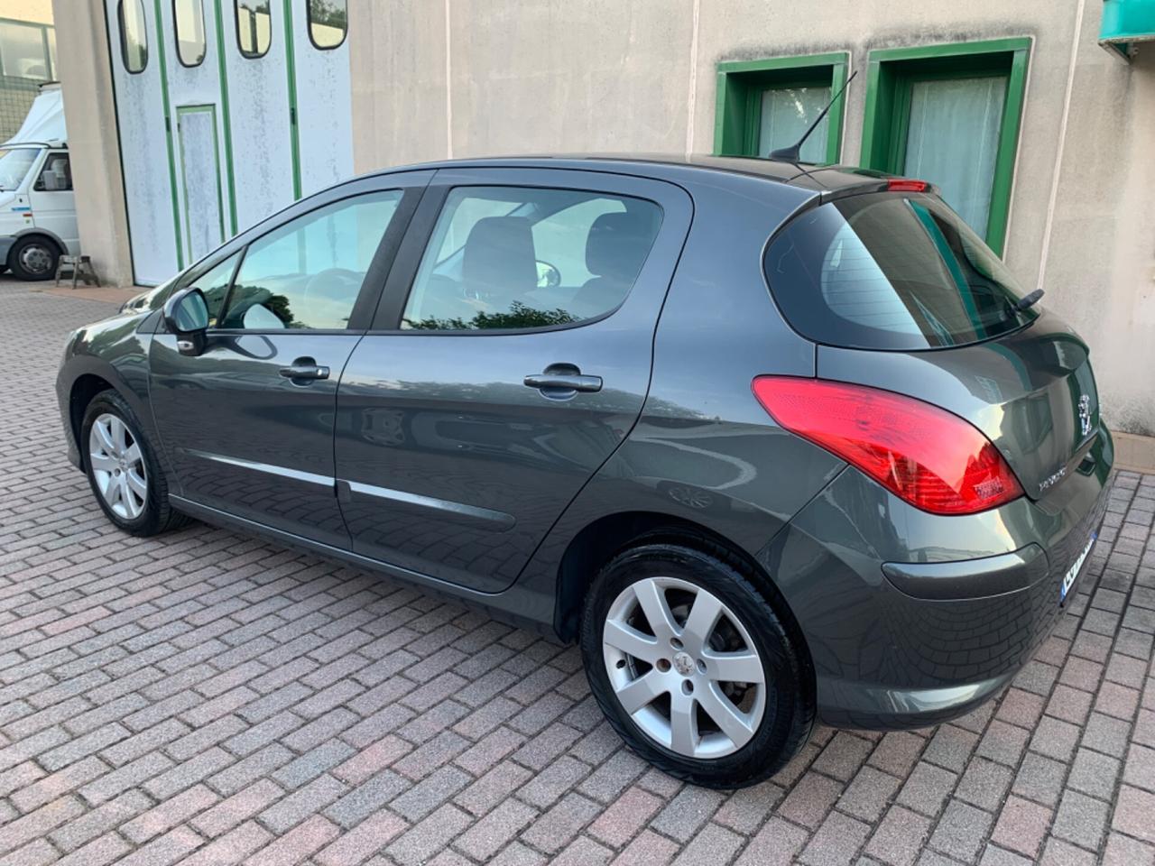 Peugeot 308 1.6 HDi 110CV 5p. Féline (6 Marce)