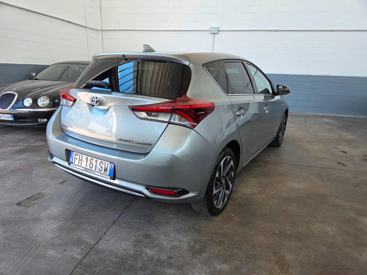 Toyota Auris 1.8 Hybrid Lounge