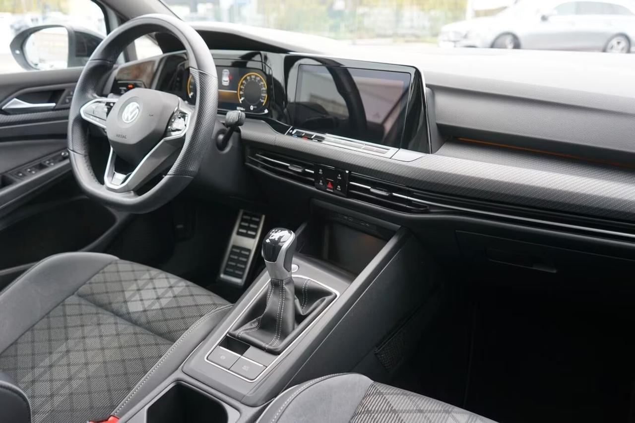Volkswagen Golf 1.5 TSI R-Line
