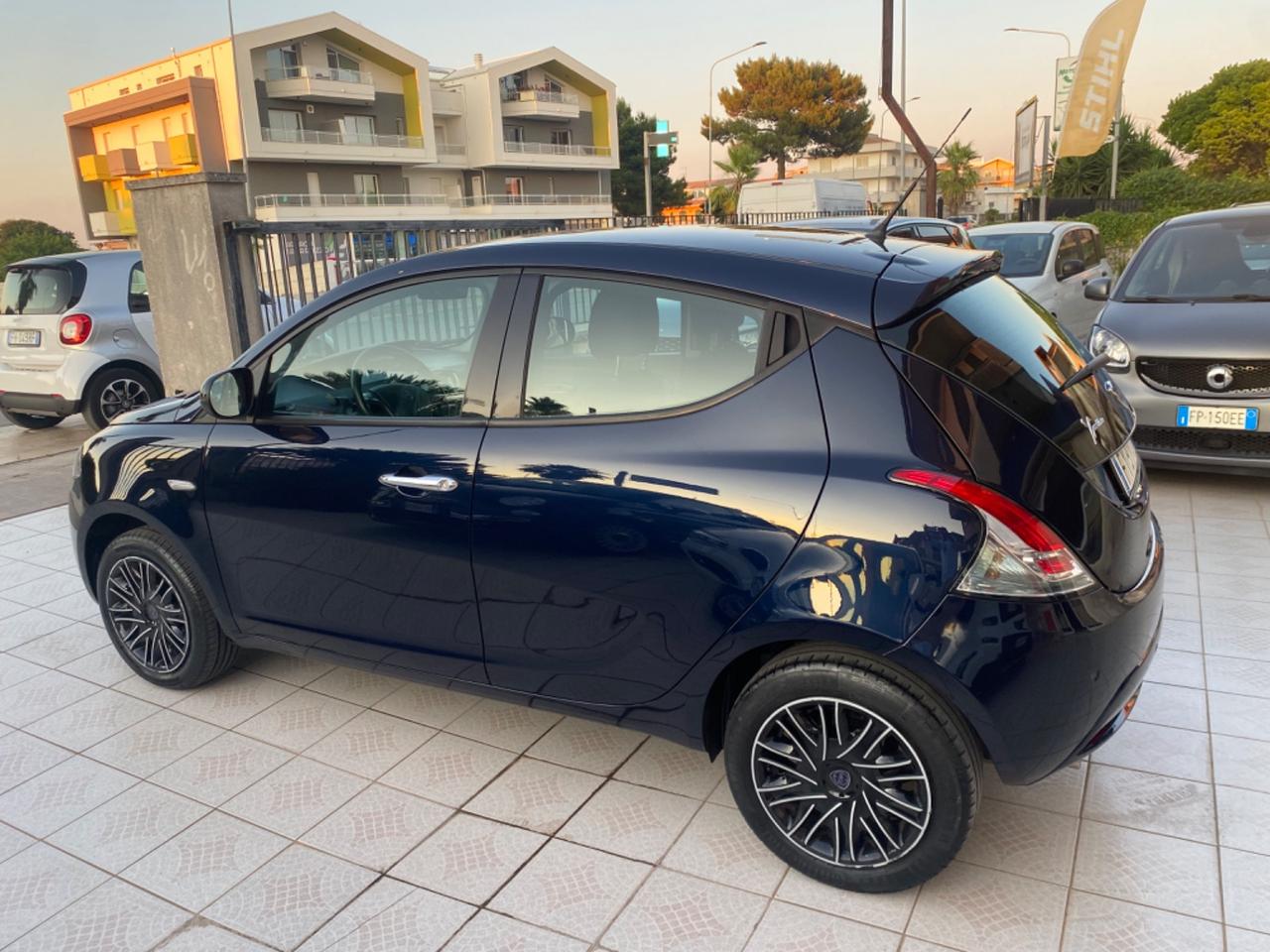 Lancia Ypsilon 1.2 69 CV 5 porte Gold