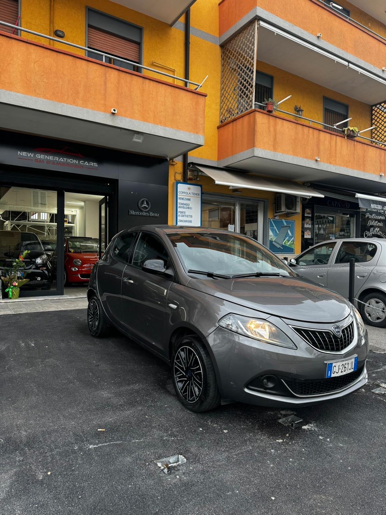 Lancia Ypsilon 1.0 FireFly 5 porte S&S Hybrid Ecochic Silver