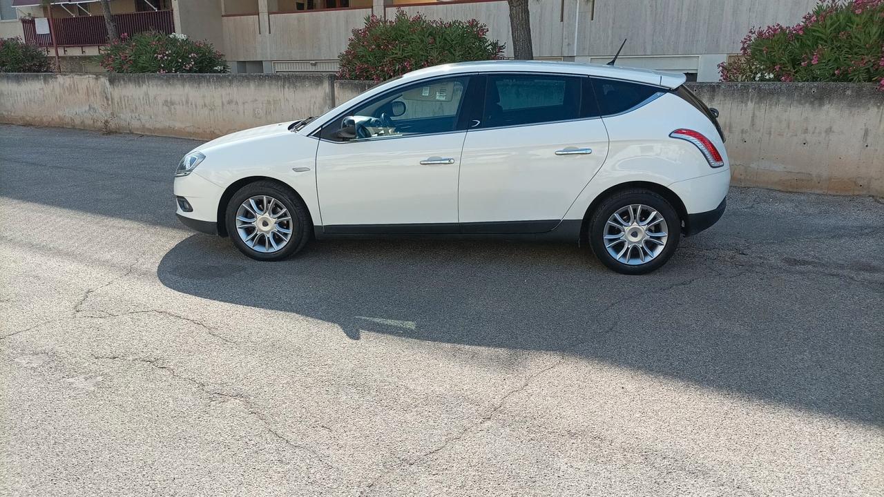 Lancia Delta 1.6 MJT DPF 105 CV Silver