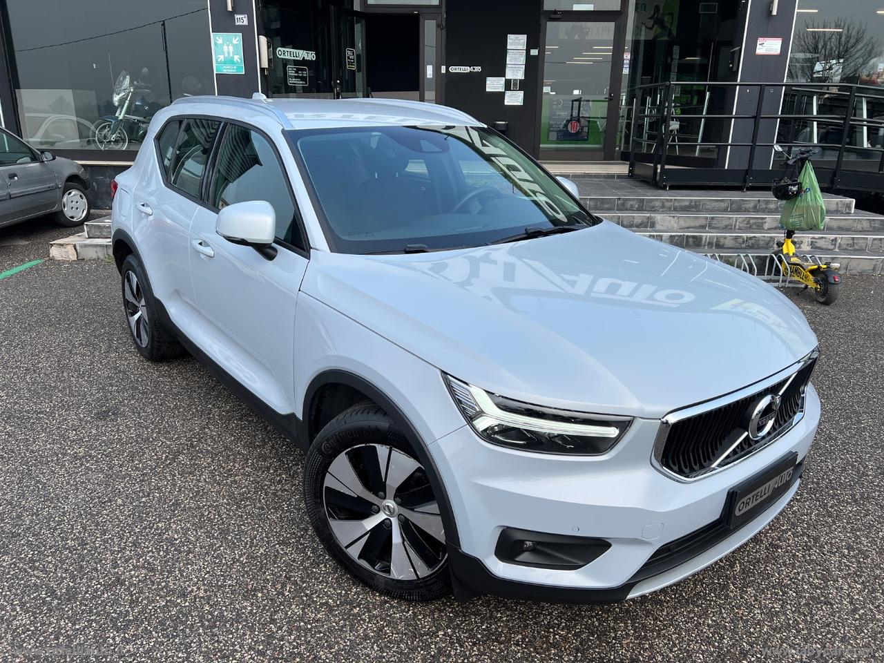 VOLVO XC40 D3 AWD Geartronic Momentum Pro IVA DEDUCIBILE