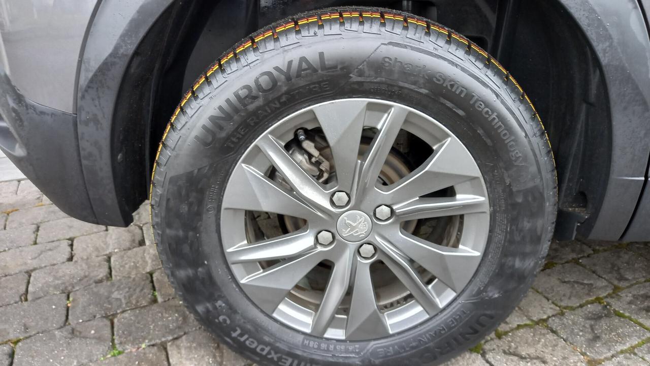 Peugeot 2008 PureTech 130 S&S EAT8 Active Pack