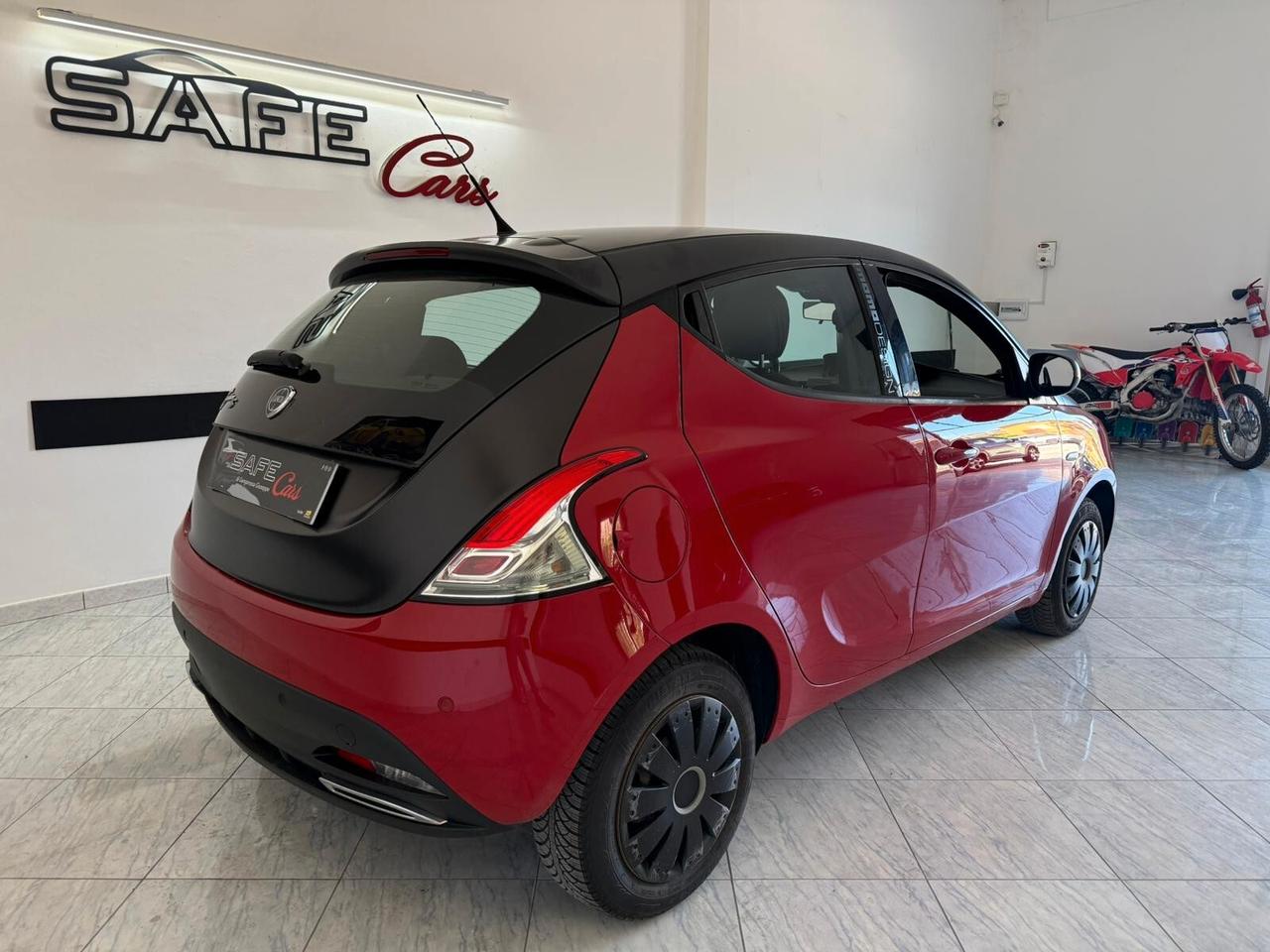Lancia Ypsilon 1.2 69 CV 5 porte S Momodesign