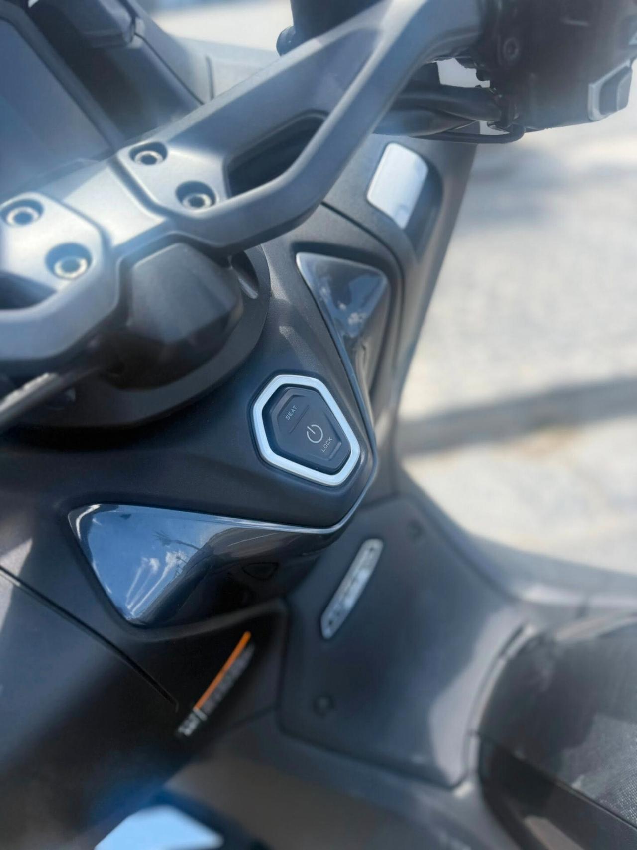 Yamaha T Max 560 TECH CELL 3336121884 ISCHIA