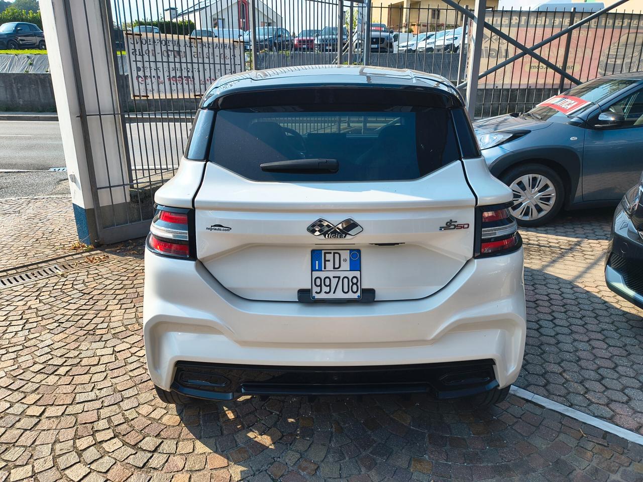 LIGIER JS50 elettrica Elite Confort L7 potenziata per patente B1 con servosterzo e clima