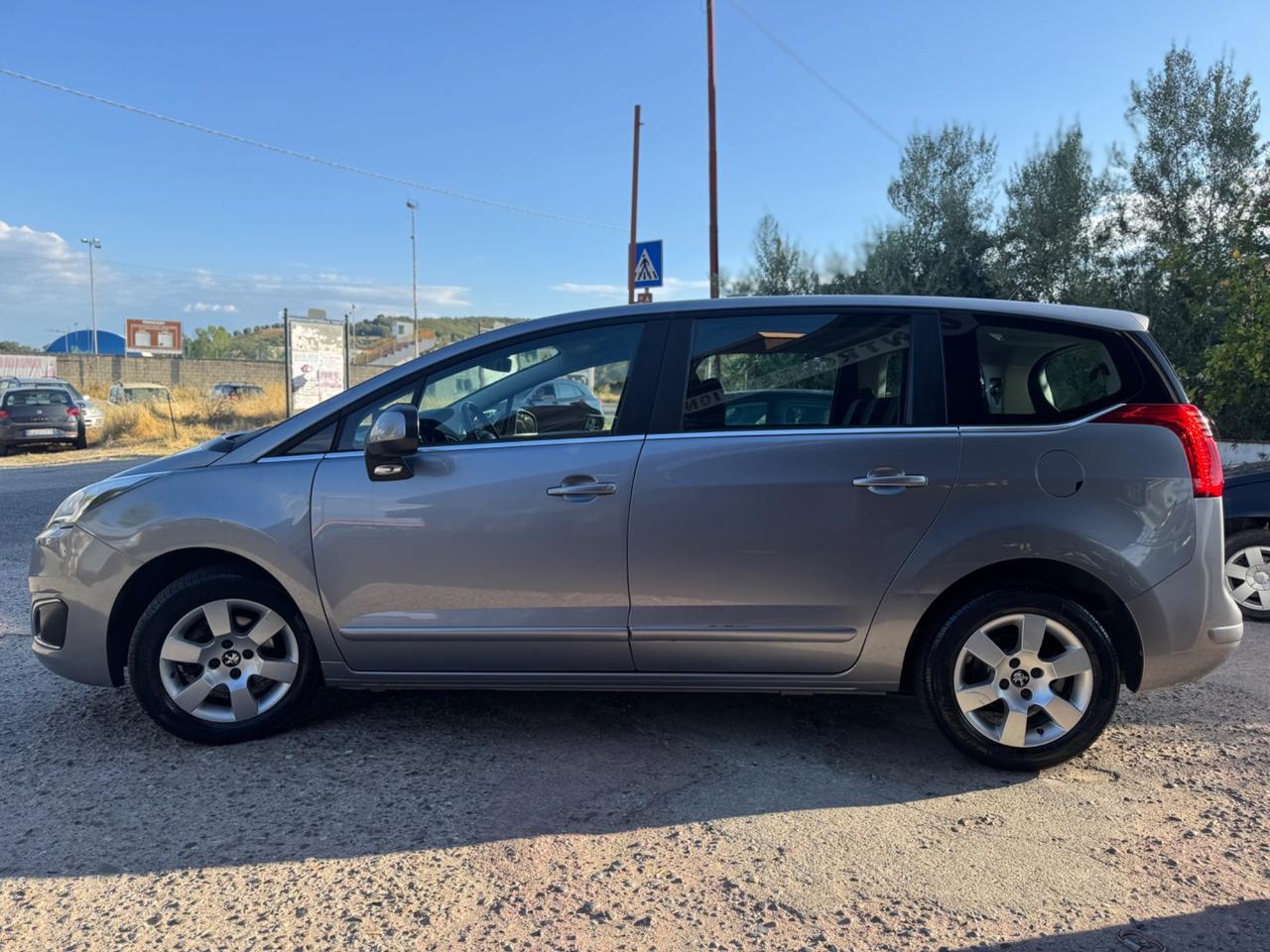 Peugeot 5008 1.6 HDi 115CV Allure 7 POSTI