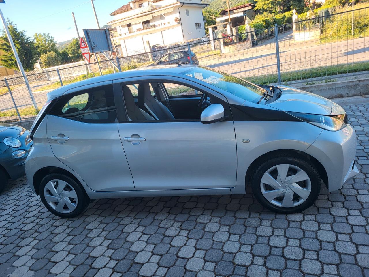 Toyota Aygo 1.0 VVT 5 PORTE X-PLAY *** RETROCAMERA -CRUISE CONTROL ***