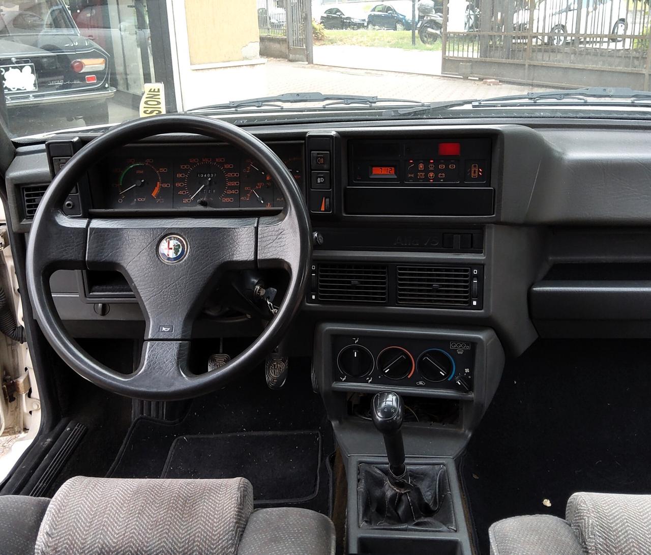 Alfa Romeo 75 2.0i Twin Spark