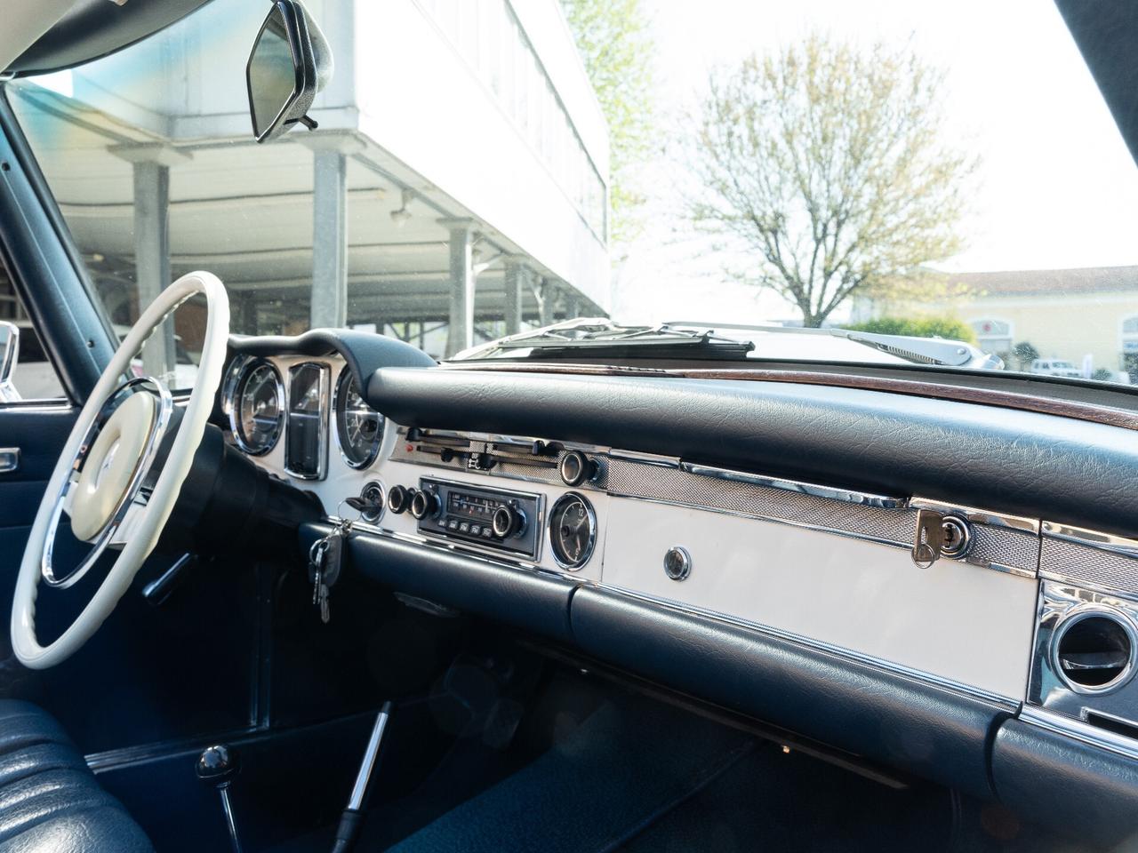 Mercedes-Benz SL 280 PAGODINO