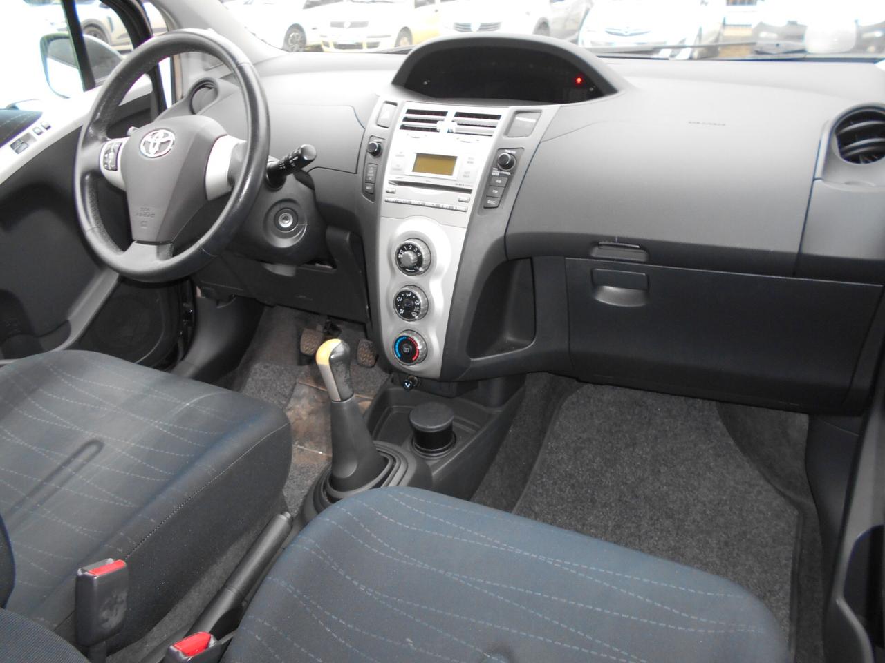 TOYOTA YARIS 1.3 5P