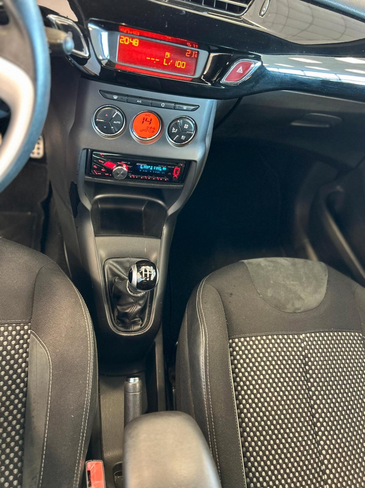Ds DS3 3 1.4 VTi 95 Just Black