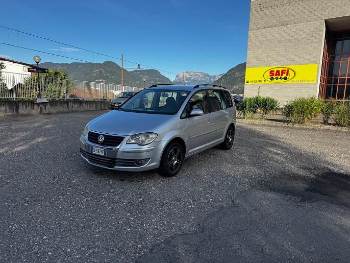Volkswagen Touran 2.0 TDI DPF DSG Highline