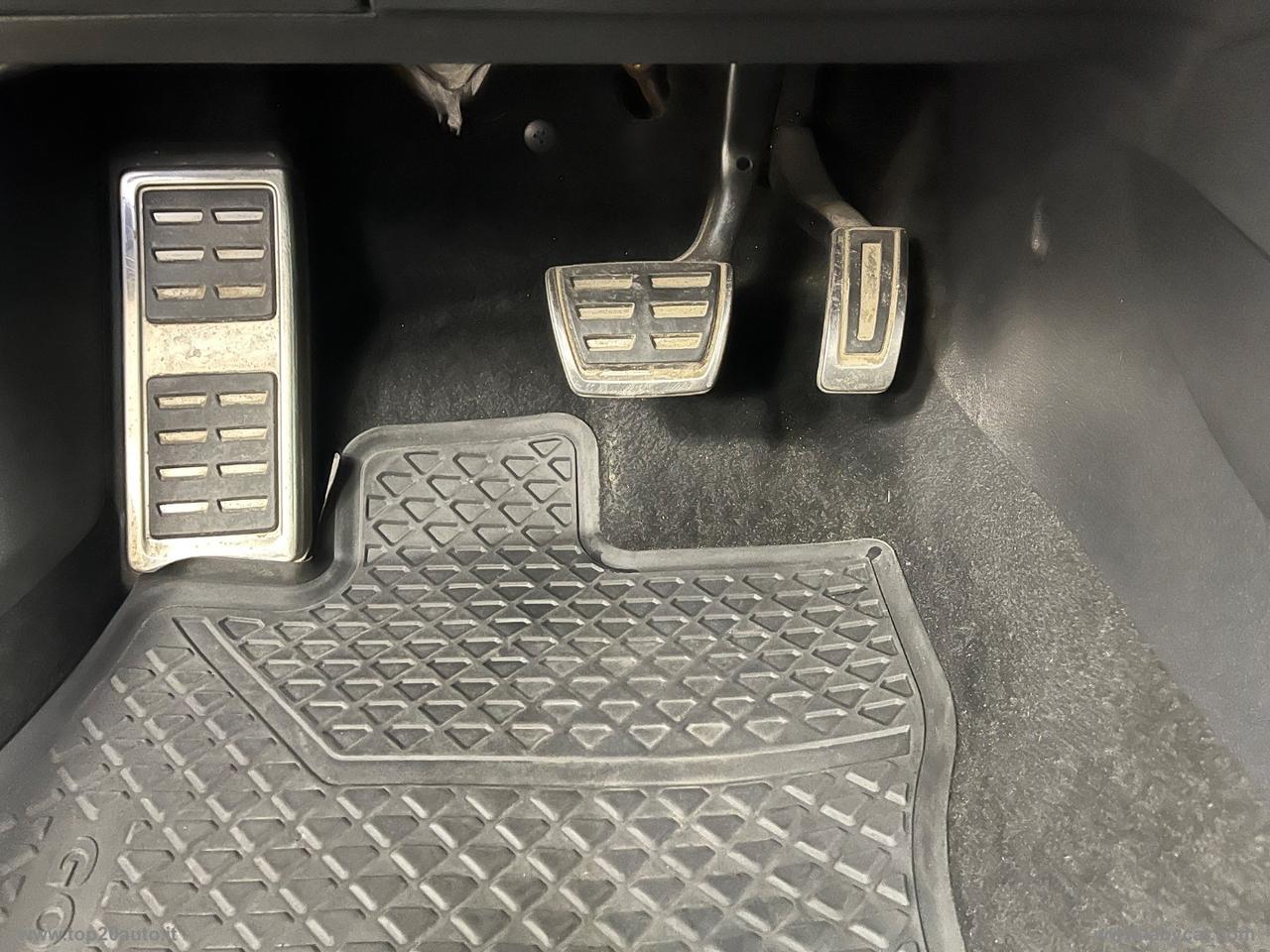 VOLKSWAGEN Golf 1.5 TSI ACT DSG Sport R-LINE BMT