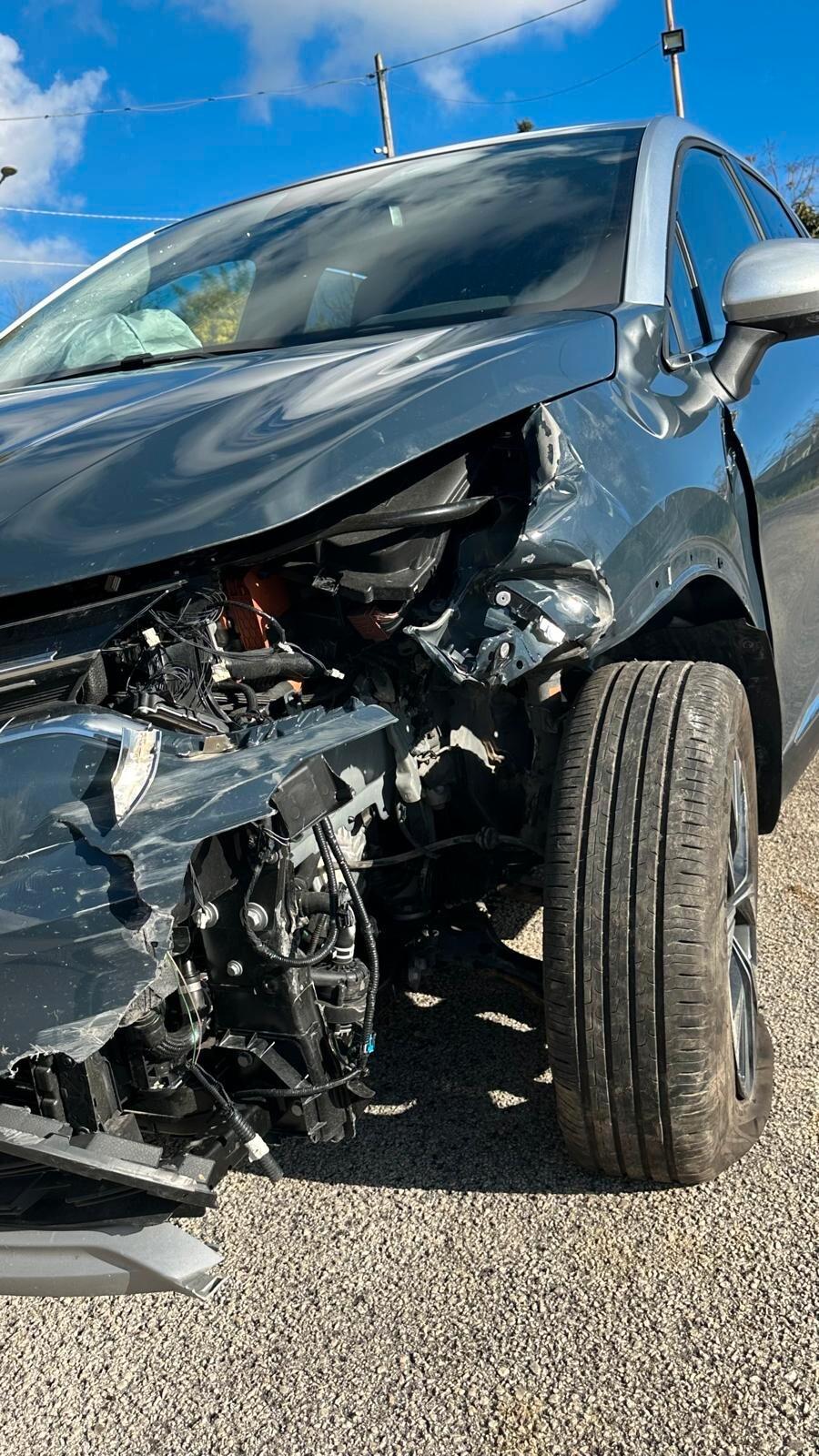 Renault Captur Plug-in Hybrid E-Tech 160 CV (incidentata