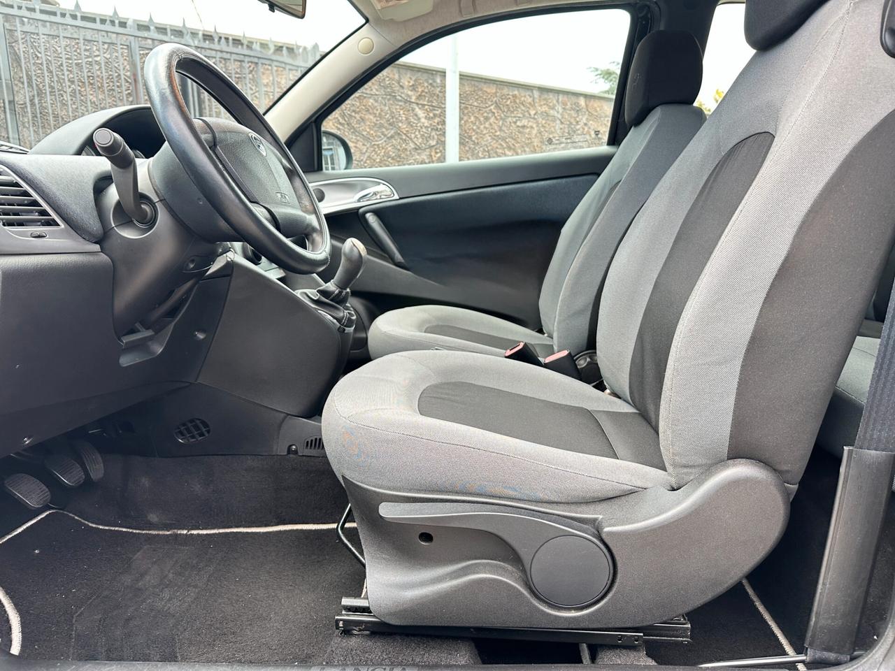 Lancia Ypsilon 1.3 MJT 75 CV New Oro