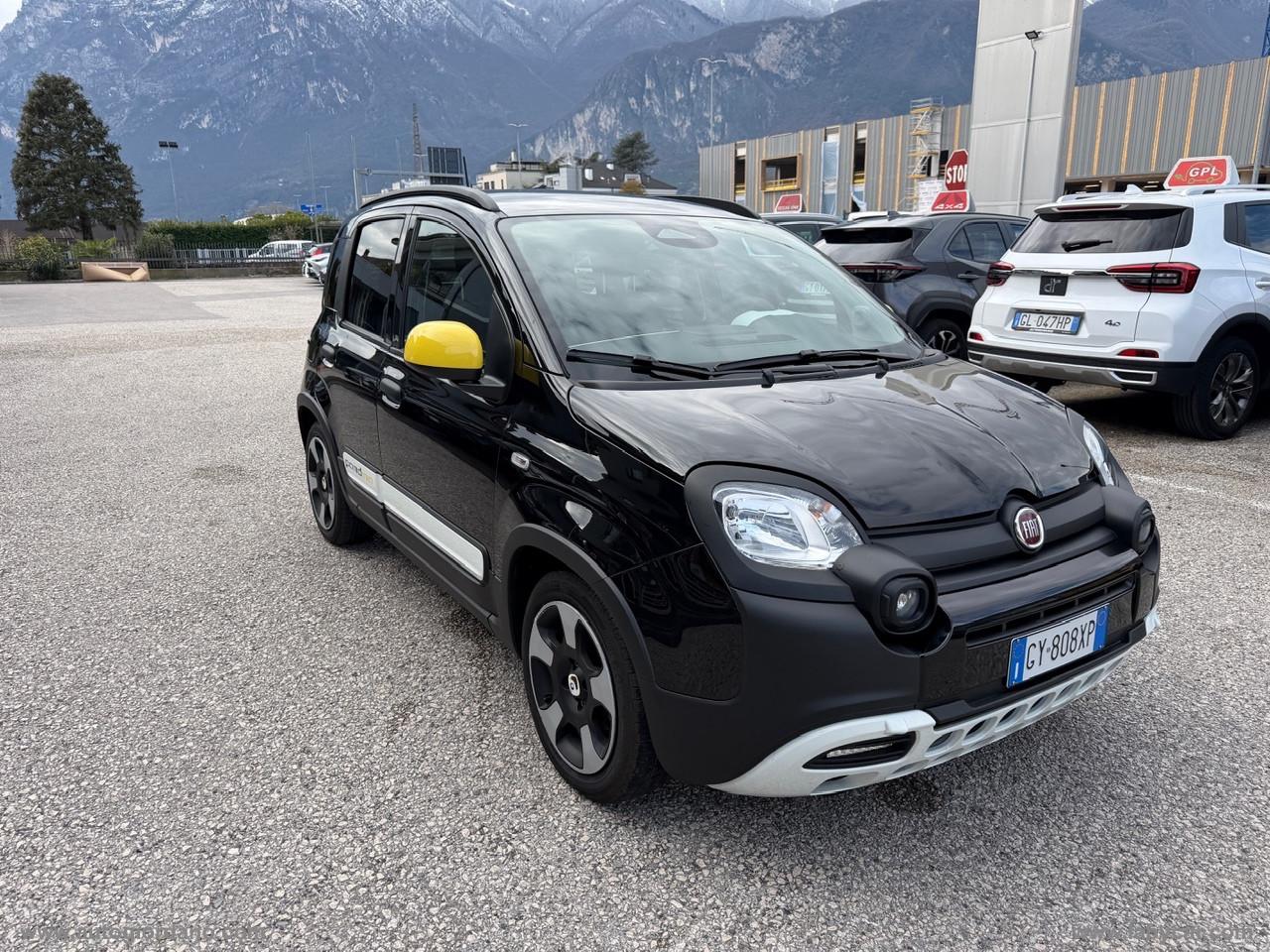 FIAT Panda 1.0 FireFly S&S Hybrid PACK CROSS