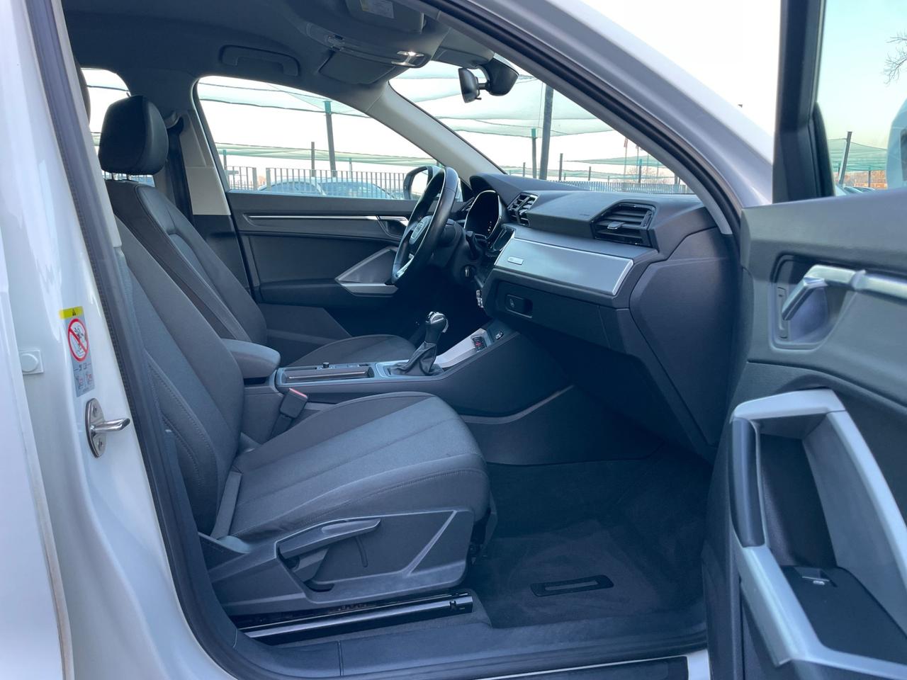 Audi Q3 45 TFSI e S tronic Business