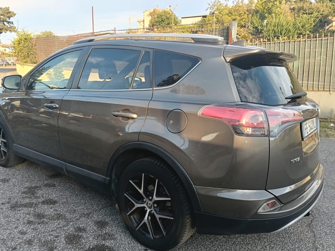 Toyota RAV4 2.5 Hybrid AWD E-Four (197 CV) + GPL Landi + Gancio Brink - 2016