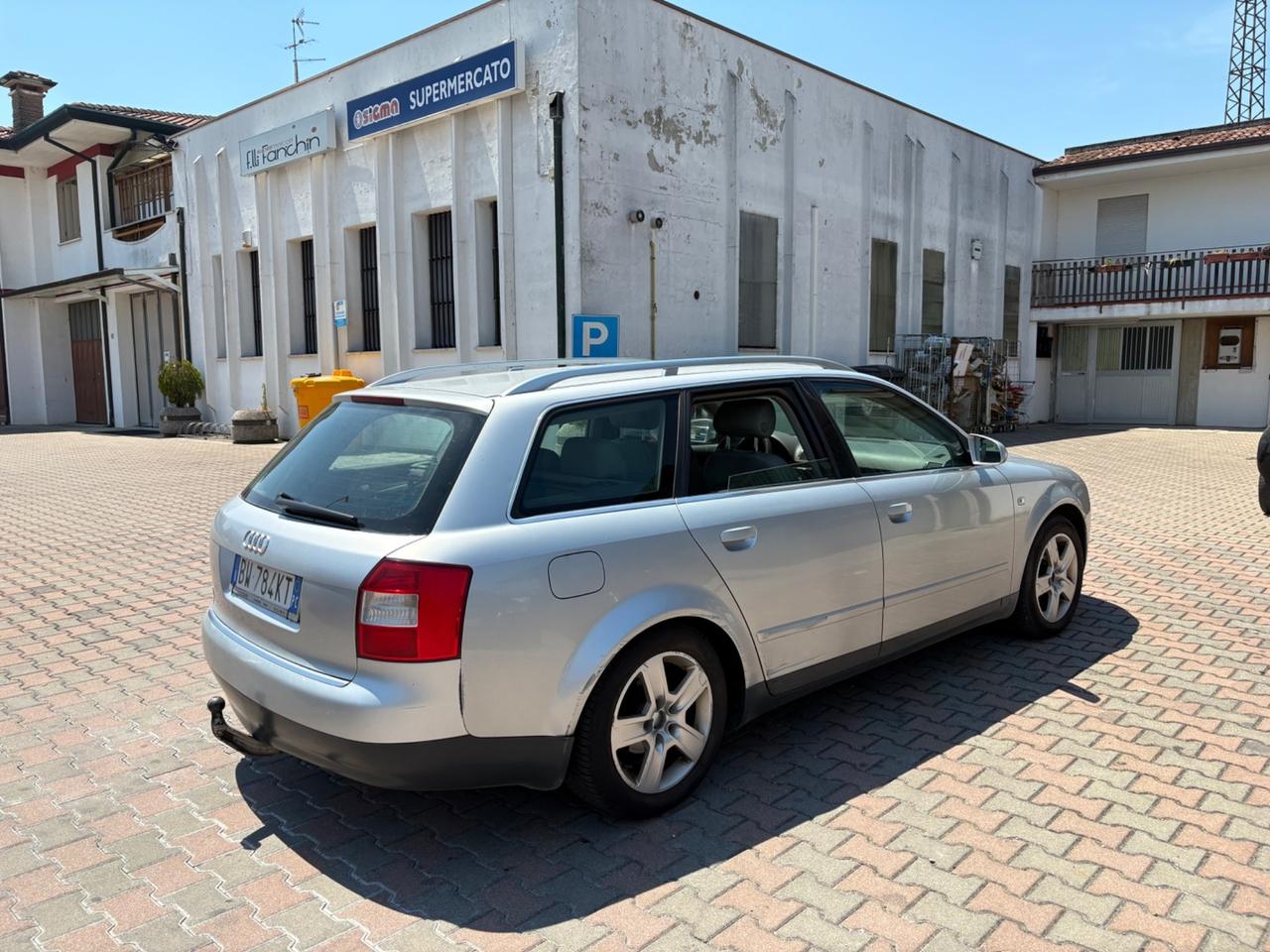 Audi A4 1.9 TDI/130 CV neo patentati gancio traino