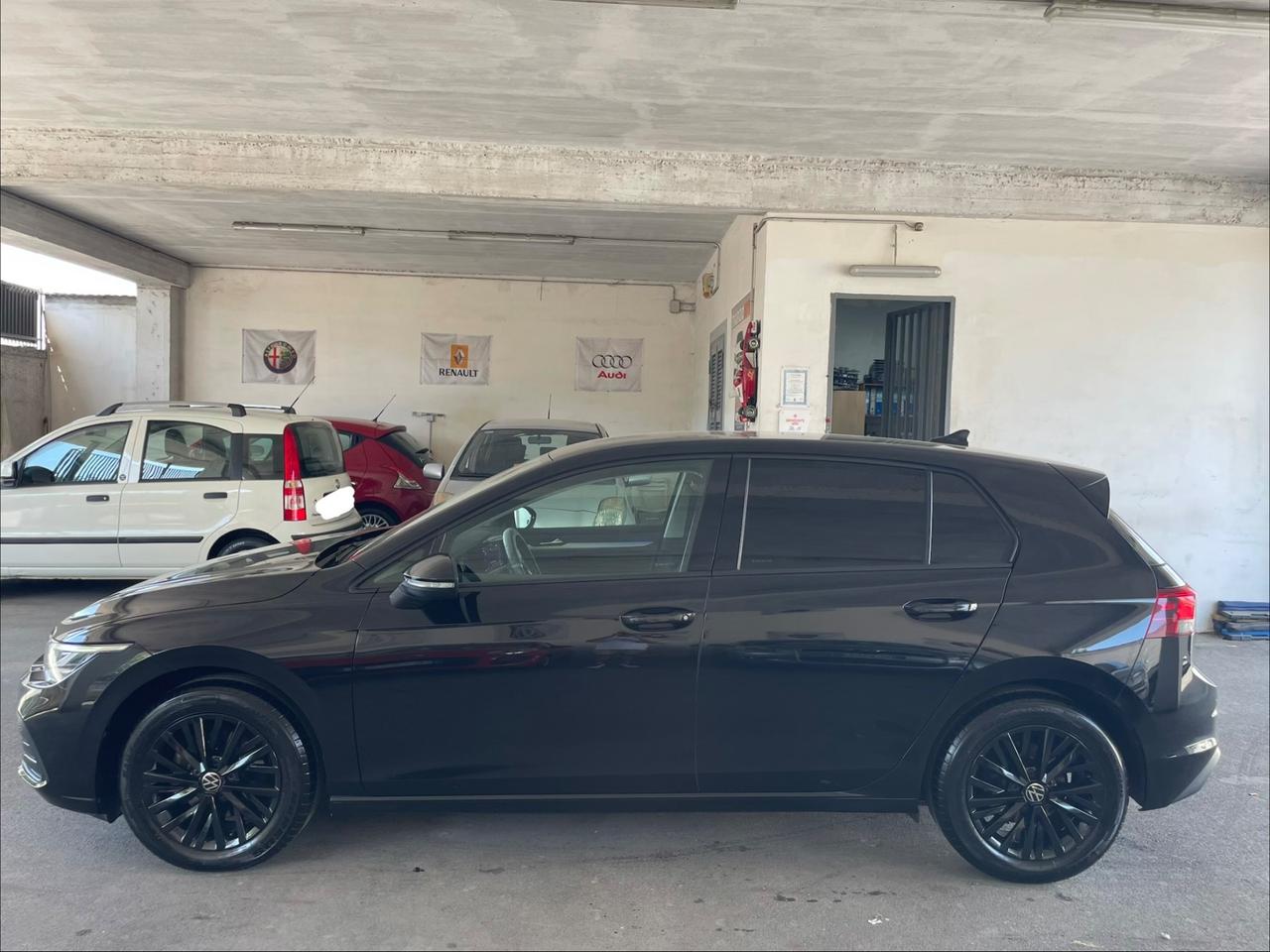 VOLKSWAGEN GOLF 8 1.0 TSI 110 CV EVO LIFE FULL GARANZIA UFFICIALE FINO 9/2027