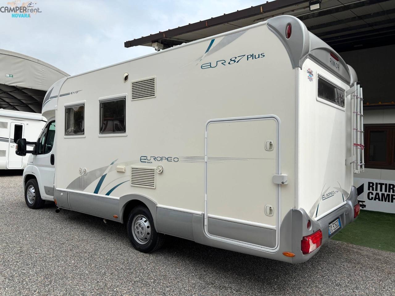 RIMOR EUROPEO 87 PLUS EVO - Semintegrale con letto basculante ed ampio garage