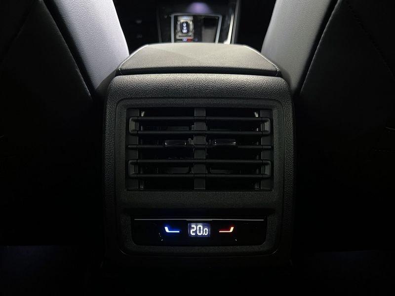 Volkswagen Golf Golf 1.5 etsi R-Line Plus 150cv dsg