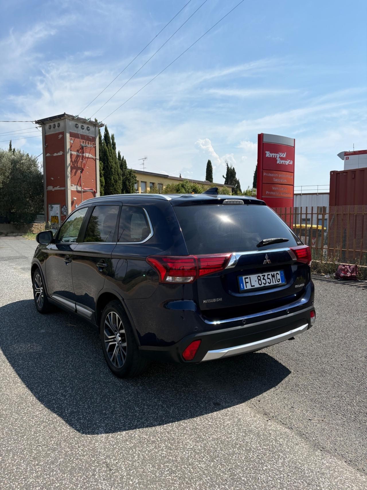 Mitsubishi Outlander 2.2 DI-D 4WD Instyle Plus SDA 7 posti