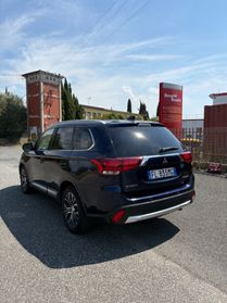 Mitsubishi Outlander 2.2 DI-D 4WD Instyle Plus SDA 7 posti