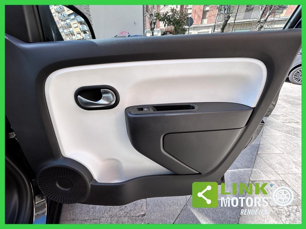 Renault Twingo SCe 65 CV Urban Night 06/2023