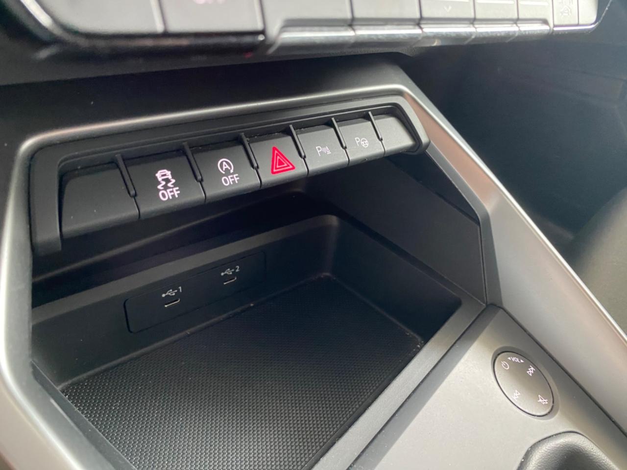 Audi New A3 SPB 30TDI 2.0D SPORT R18/FULL LED2022