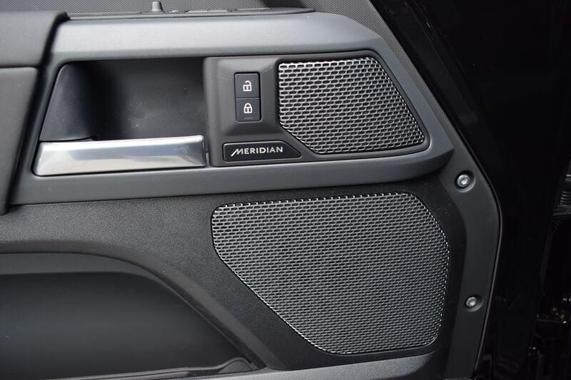 Land Rover Defender D200 AWD Auto 110 X-Dynamic SE IVA ESPOSTA