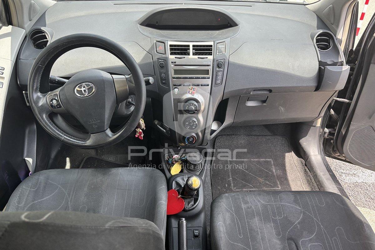 TOYOTA Yaris 1.0 5 porte Sol