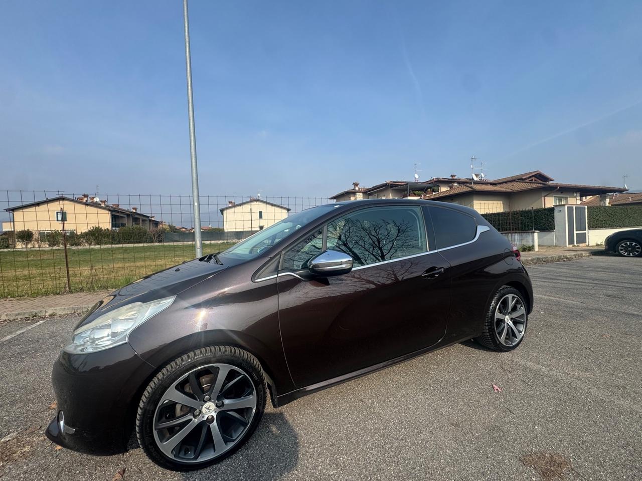 Peugeot 208 1.4 HDi 68 CV 3 porte Allure