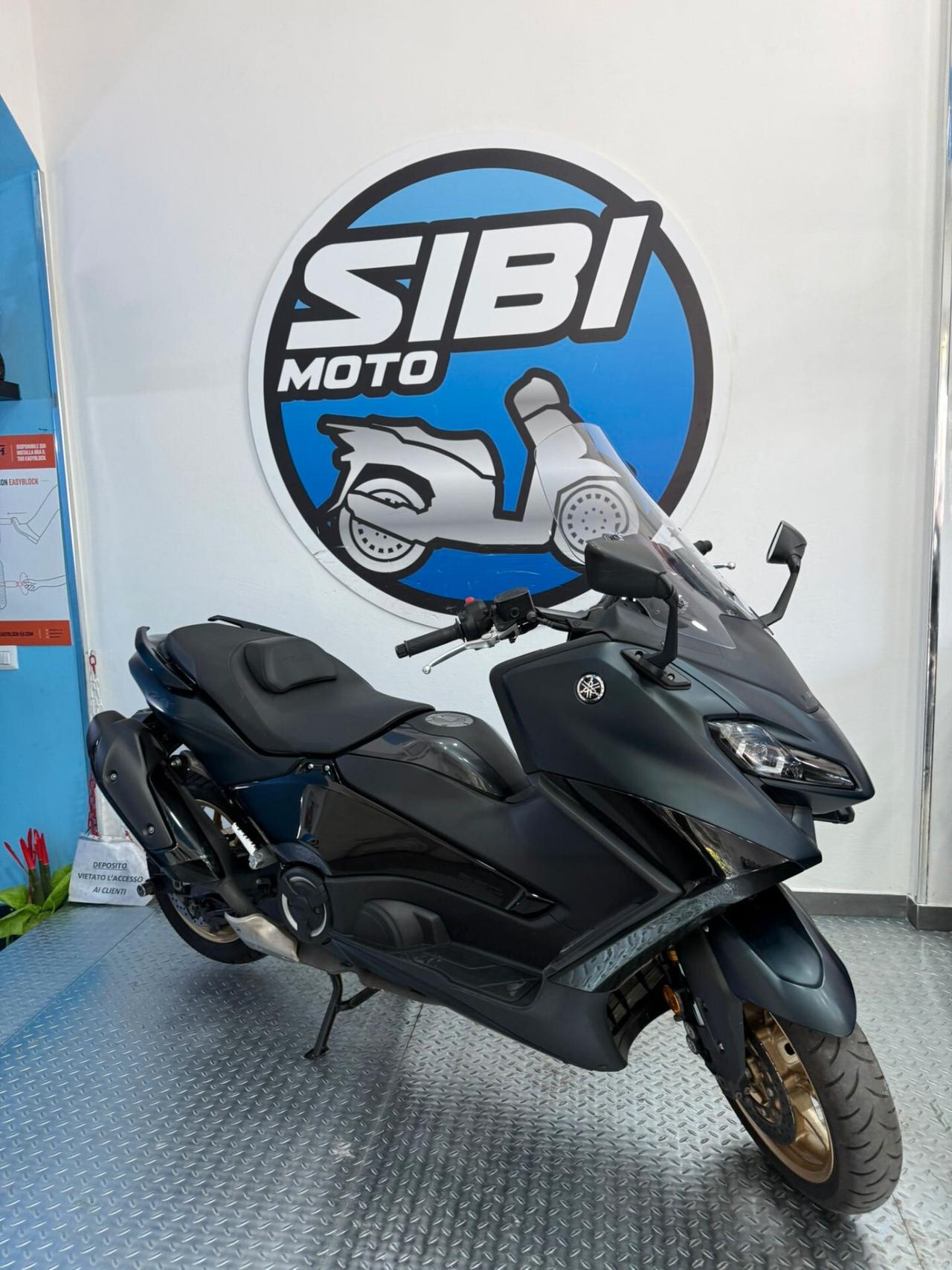 YAMAHA T-MAX 560