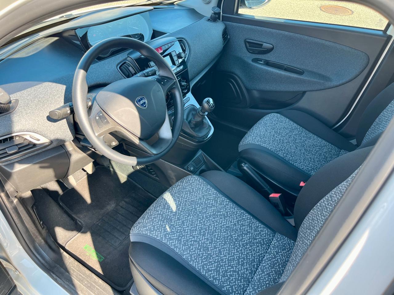 Lancia Ypsilon 1.0 hybrid firefly - 10.000km